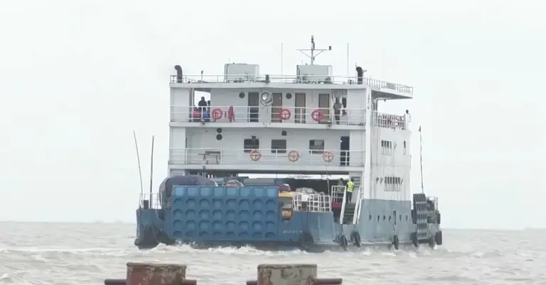 ভোলা-ঢাকা নৌপথে ফেরি